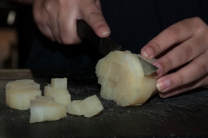 Cut the potatoes in small cubes