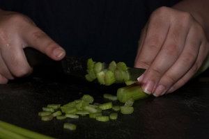 Cut the celery in small cubes