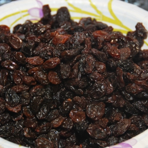 Garnish: Raisins